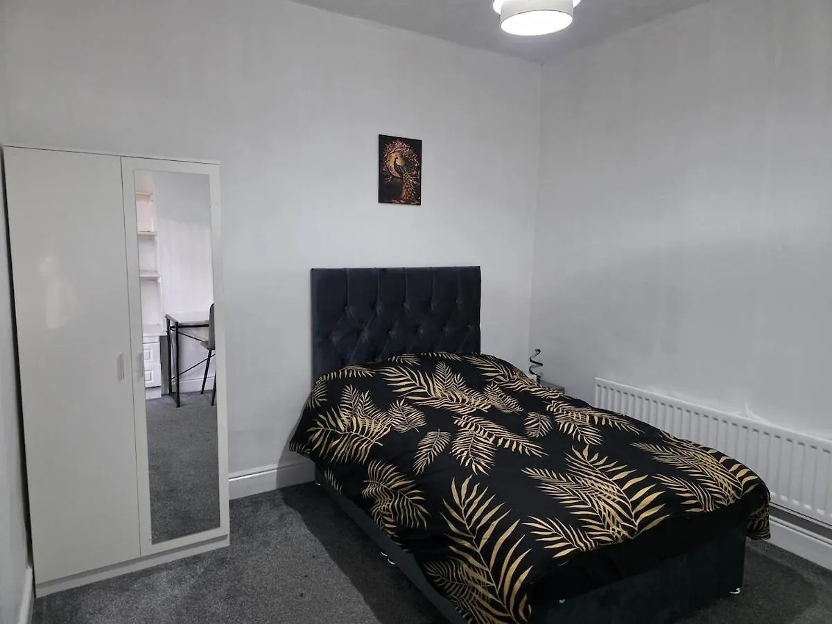 Modern 3 Bed Home Central Location Free Wifi Netflix And Street Parking Middlesbrough 0*,  Reino Unido