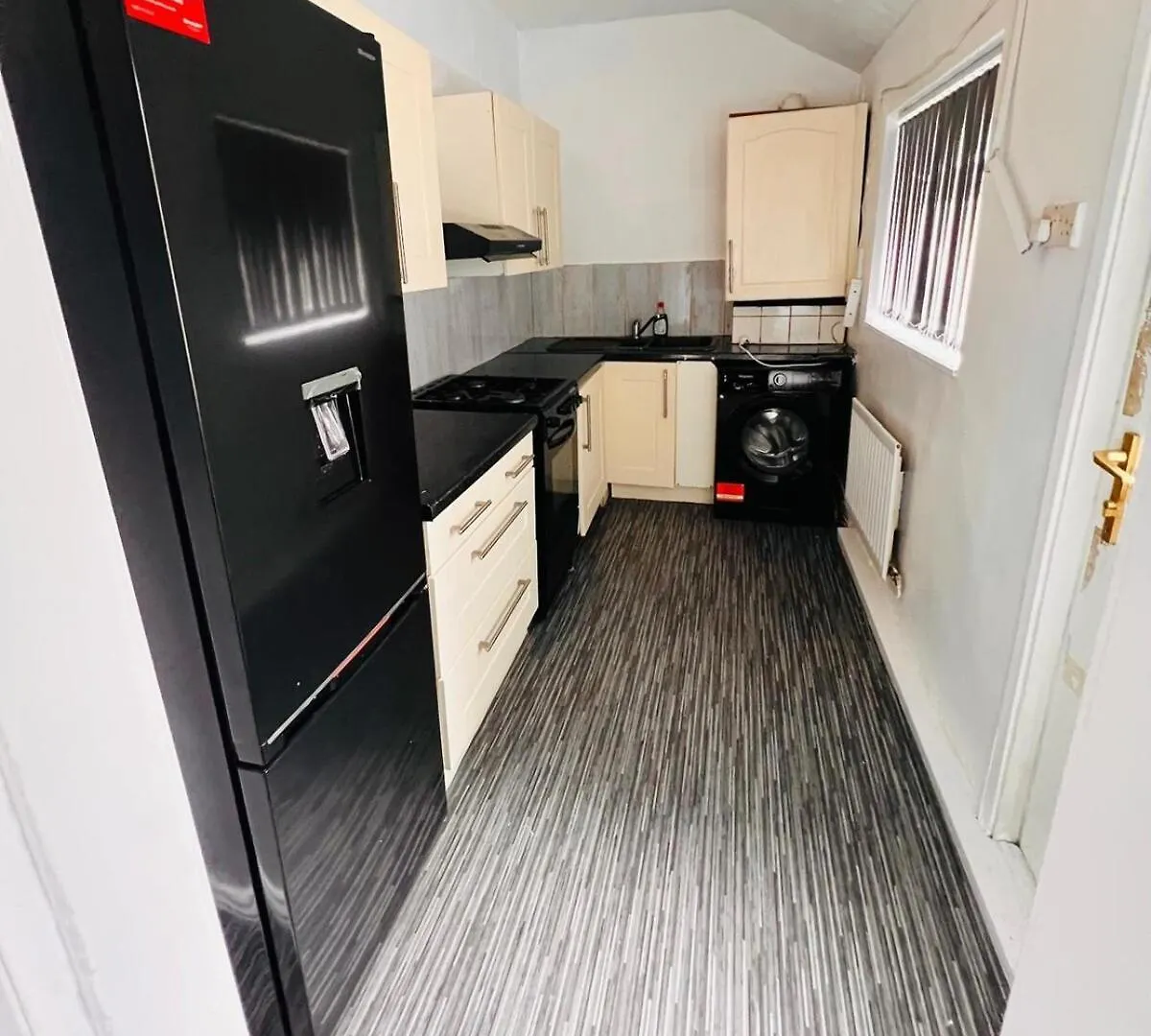 Modern 3 Bed Home Central Location Free Wifi Netflix And Street Parking Middlesbrough 0*,  Reino Unido