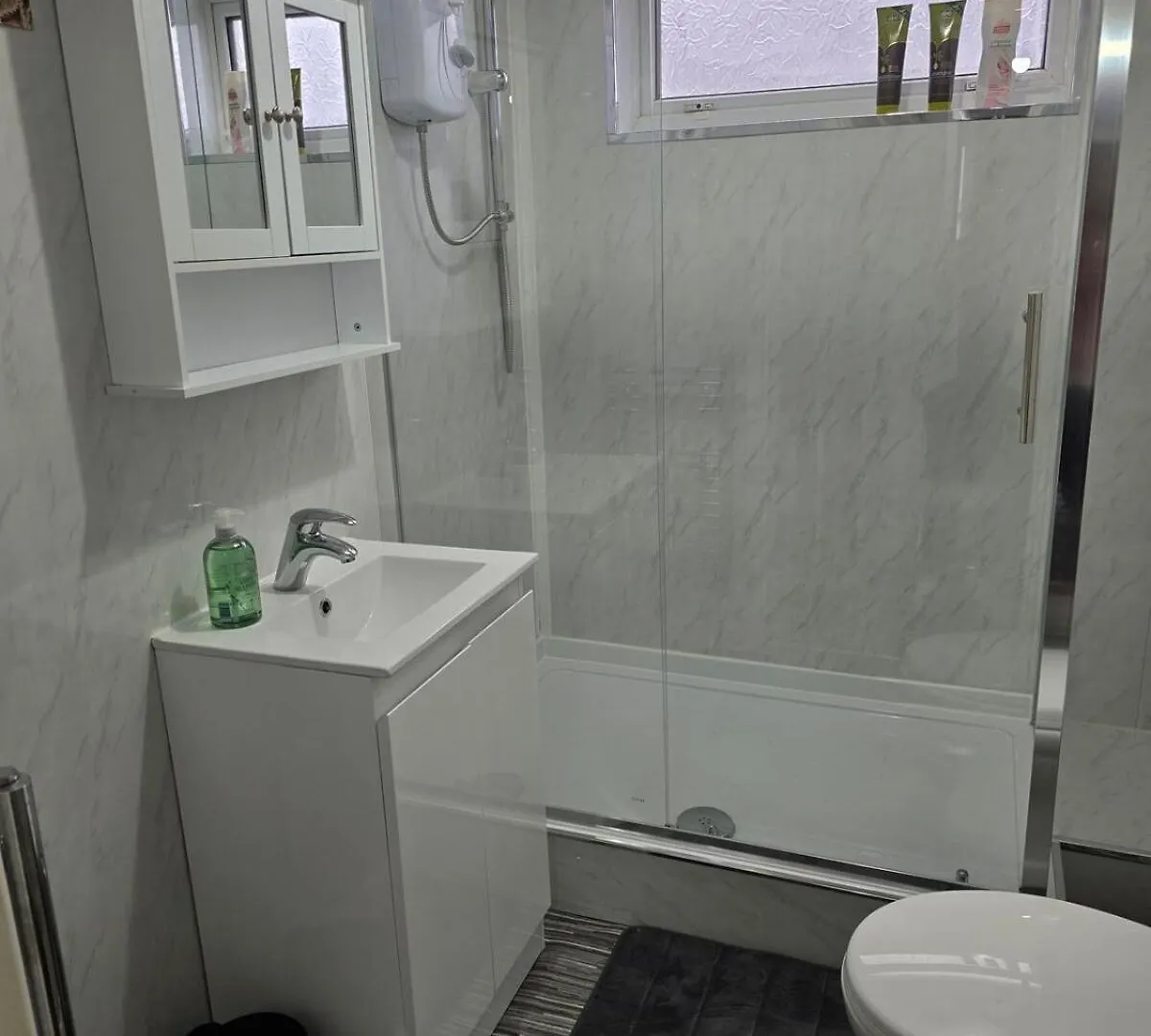Modern 3 Bed Home Central Location Free Wifi Netflix And Street Parking Middlesbrough 0*,